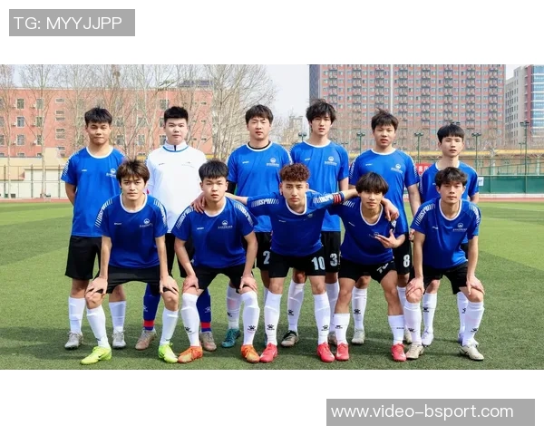 大学足球的挑战与乐趣如何平衡才能更好地提升球技与团队合作能力 大学足球的挑战与乐趣如何平衡才能更好地提升球技与团队合作能力