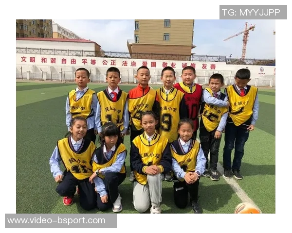 建工小学足球队积极备战校园联赛展现团队精神与拼搏精神